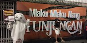 Seru Abis! La'eeb Maskot Piala Dunia 2022 'Mlaku-mlaku' di Tunjungan dan Taman Bungkul