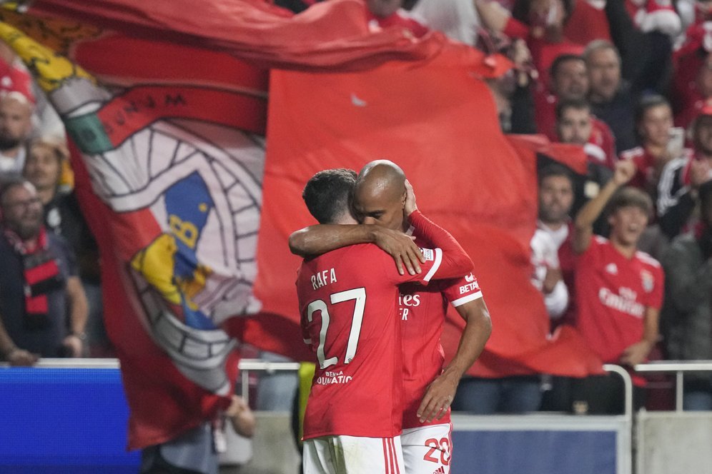 Poin, Head to Head, dan Selisih Gol Sama: Mengapa Benfica Kangkangi PSG di Klasemen Grup H Liga Champions? Poin, Head to Head, dan Selisih Gol Sama: Mengapa Benfica Kangkangi PSG di Klasemen Grup H Liga Champions?