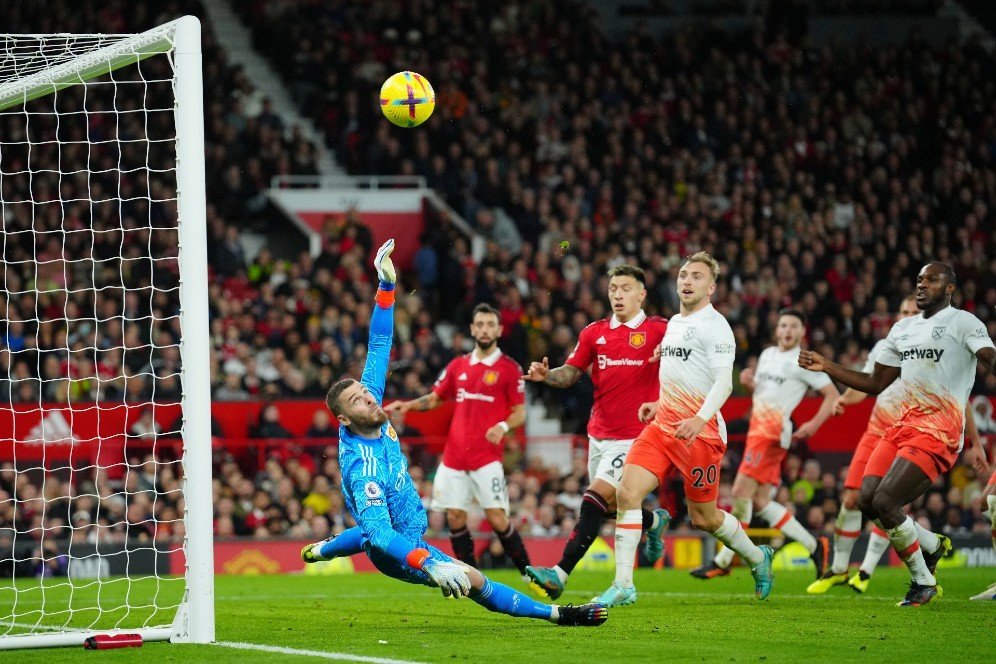 Sundulan Kurt Zouma atau Tendangan Roket Declan Rice, Mana Penyelamatan Terbaik David de Gea? Sundulan Kurt Zouma atau Tendangan Roket Declan Rice, Mana Penyelamatan Terbaik David de Gea?