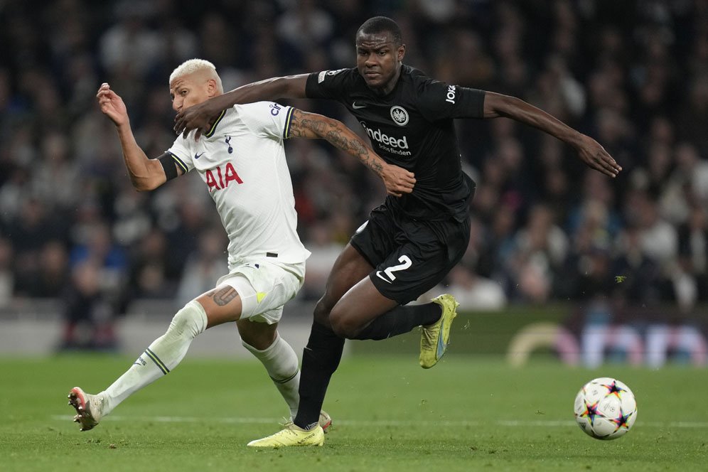 Liverpool Kian Serius Datangkan Evan Ndicka dari Frankfurt Liverpool Kian Serius Datangkan Evan Ndicka dari Frankfurt