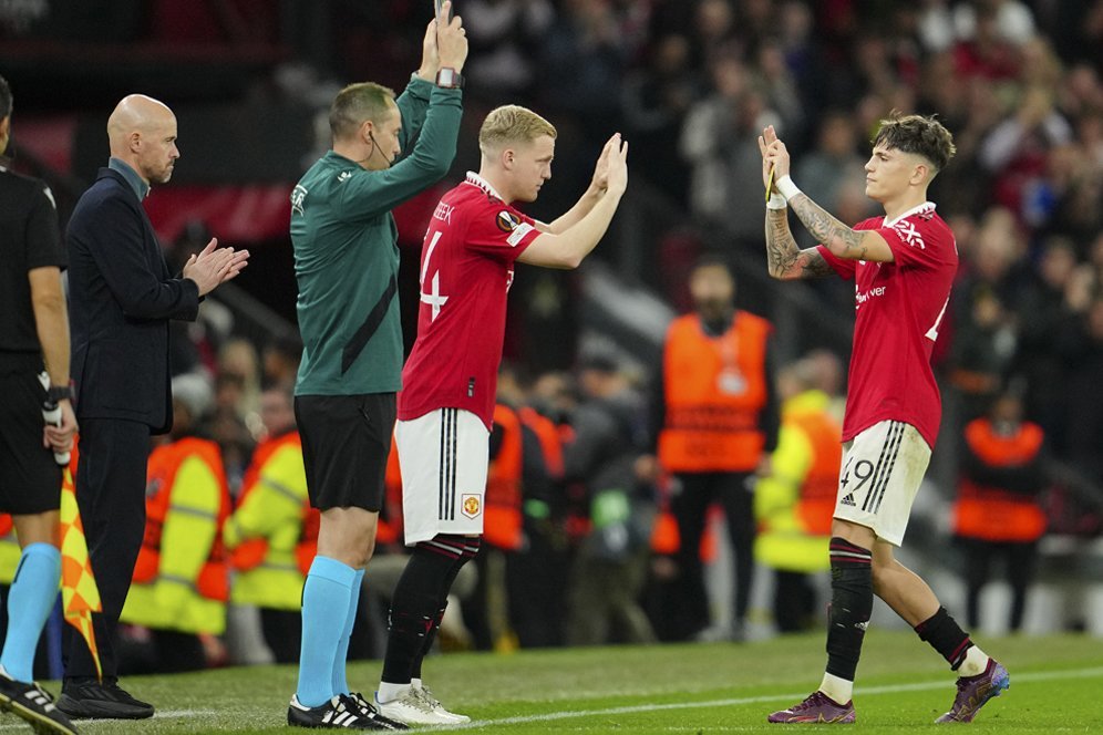 Erik Ten Hag Lemparkan Tantangan untuk Donny van de Beek, Apa Isinya?