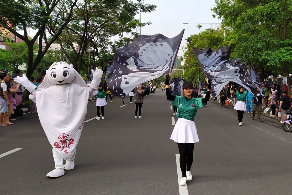 Mengintip Kemeriahan La'eeb Saat Sambangi Car Free Day di Semarang dan Bandung Mengintip Kemeriahan La'eeb Saat Sambangi Car Free Day di Semarang dan Bandung