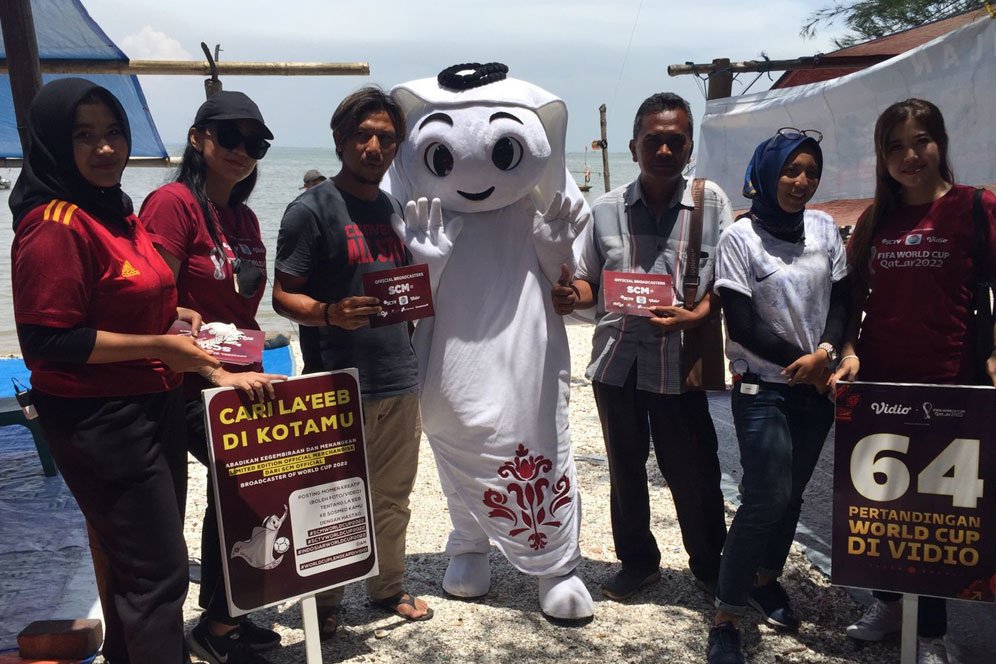 Hari Kedua di Surabaya, La'eeb Si Maskot Piala Dunia Mampir ke Pantai Kenjeran Hari Kedua di Surabaya, La'eeb Si Maskot Piala Dunia Mampir ke Pantai Kenjeran