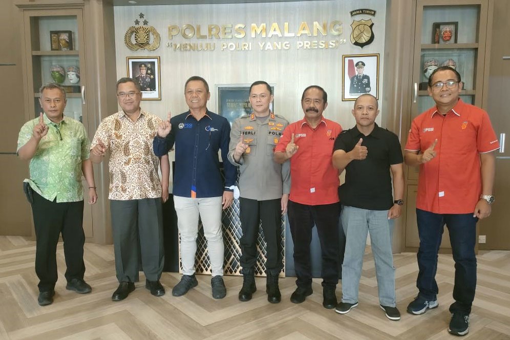 Disebut Bertemu Kapolres Malang Sebelum Laga Arema FC Vs Persebaya, Ini Kata Direktur Operasional PT LIB Disebut Bertemu Kapolres Malang Sebelum Laga Arema FC Vs Persebaya, Ini Kata Direktur Operasional PT LIB