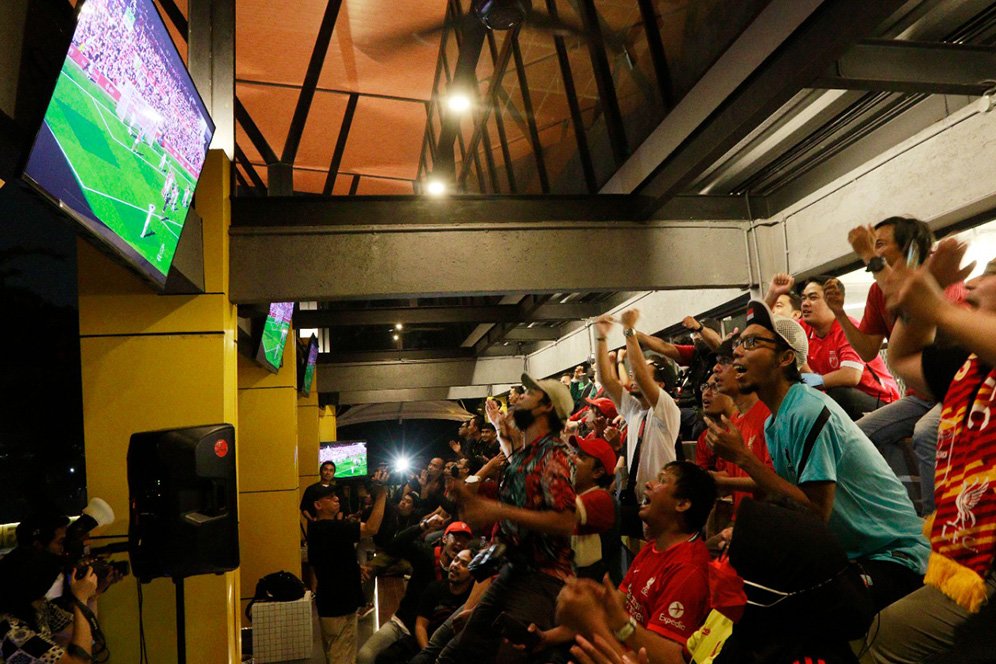 Roaring Night Liverpool vs Man City: Bersama Big Reds, Ayo Buat Replika Atmosfer Anfield di Indonesia! Roaring Night Liverpool vs Man City: Bersama Big Reds, Ayo Buat Replika Atmosfer Anfield di Indonesia!