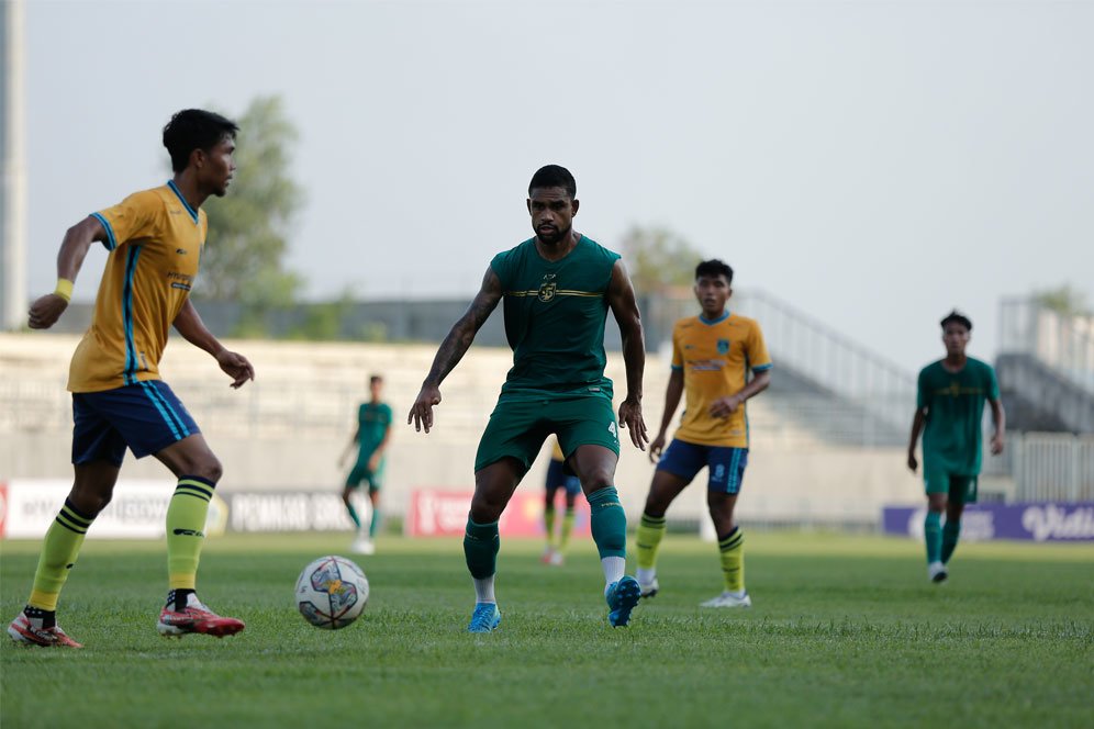Persebaya Ingin Liga 1 Segera Jalan dengan Lebih Aman Pasca-tragedi Kanjuruhan Persebaya Ingin Liga 1 Segera Jalan dengan Lebih Aman Pasca-tragedi Kanjuruhan