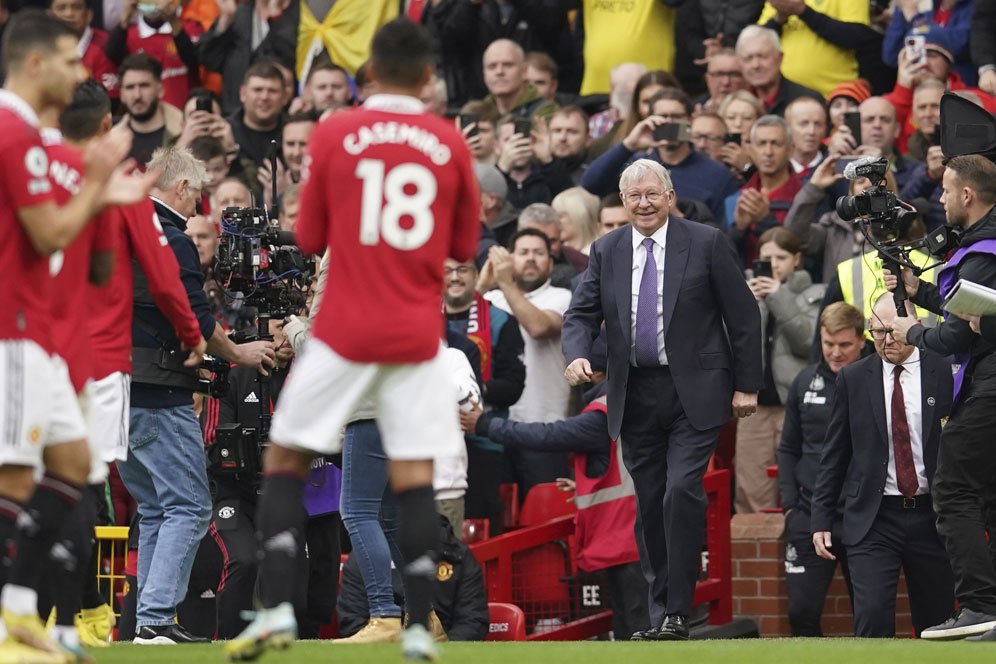 Cristiano Ronaldo dan David De Gea Dapat Trofi Khusus dari Sir Alex Ferguson, Dalam Rangka Apa Nih? Cristiano Ronaldo dan David De Gea Dapat Trofi Khusus dari Sir Alex Ferguson, Dalam Rangka Apa Nih?