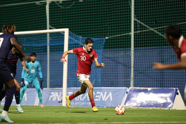 Beda Nasib Xavi Simons dan Justin Hubner