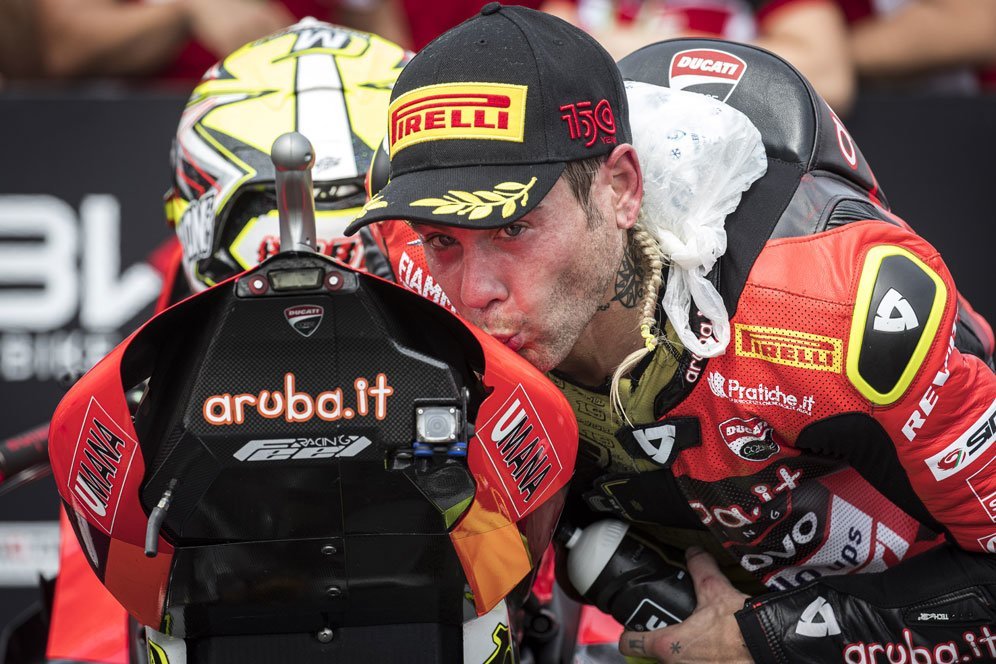 Hasil Race 2 WorldSBK Mandalika: Alvaro Bautista Kunci Gelar, Toprak Razgatlioglu Hattrick Hasil Race 2 WorldSBK Mandalika: Alvaro Bautista Kunci Gelar, Toprak Razgatlioglu Hattrick