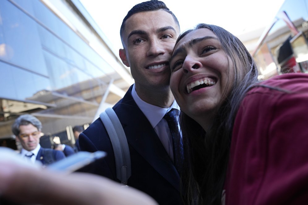 Cristiano Ronaldo Menggoda Real Madrid: Minta Balikan, Hanya Dikontrak 6 Bulan Juga Boleh! Cristiano Ronaldo Menggoda Real Madrid: Minta Balikan, Hanya Dikontrak 6 Bulan Juga Boleh!
