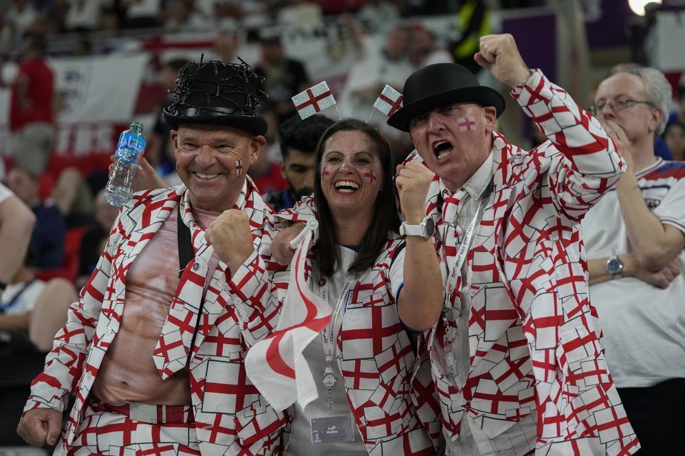 Foto: Selebrasi Meriah Suporter Inggris Usai Gilas Wales 3-0 di Piala Dunia 2022 Foto: Selebrasi Meriah Suporter Inggris Usai Gilas Wales 3-0 di Piala Dunia 2022