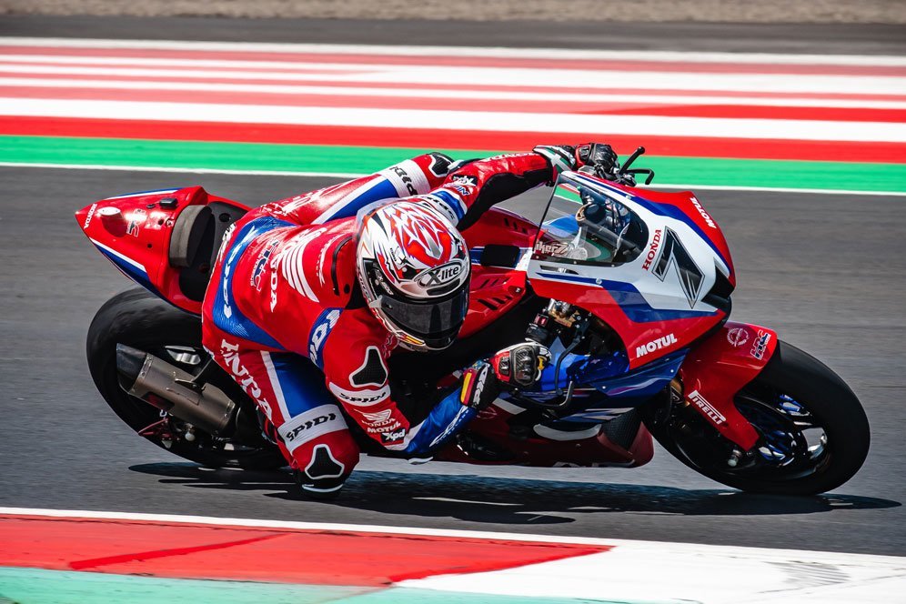 Sudah Lama Tunggu Balapan di WorldSBK Mandalika, Iker Lecuona Malah Jatuh dan Cedera Sudah Lama Tunggu Balapan di WorldSBK Mandalika, Iker Lecuona Malah Jatuh dan Cedera