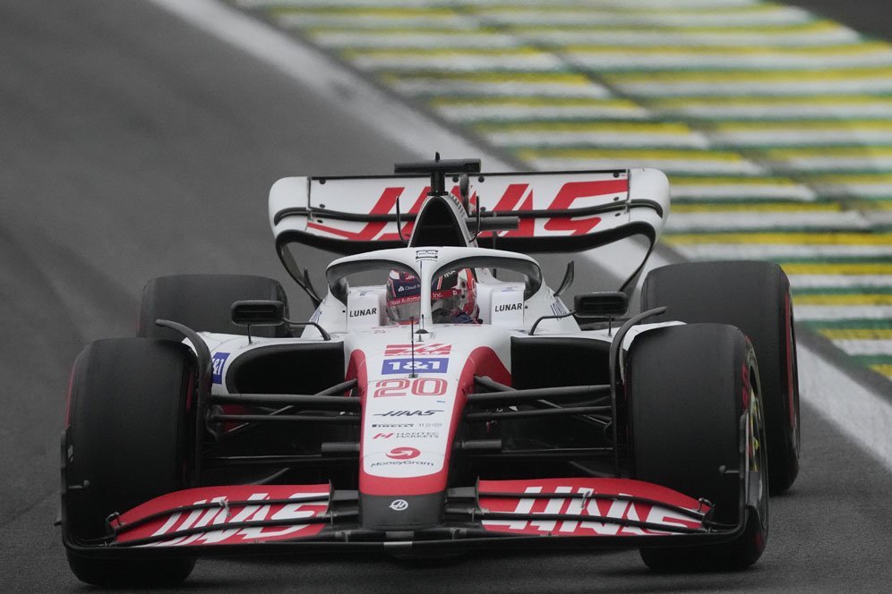 Kevin Magnussen dan Haas Sabet Pole Perdana di Formula 1 Brasil Kevin Magnussen dan Haas Sabet Pole Perdana di Formula 1 Brasil