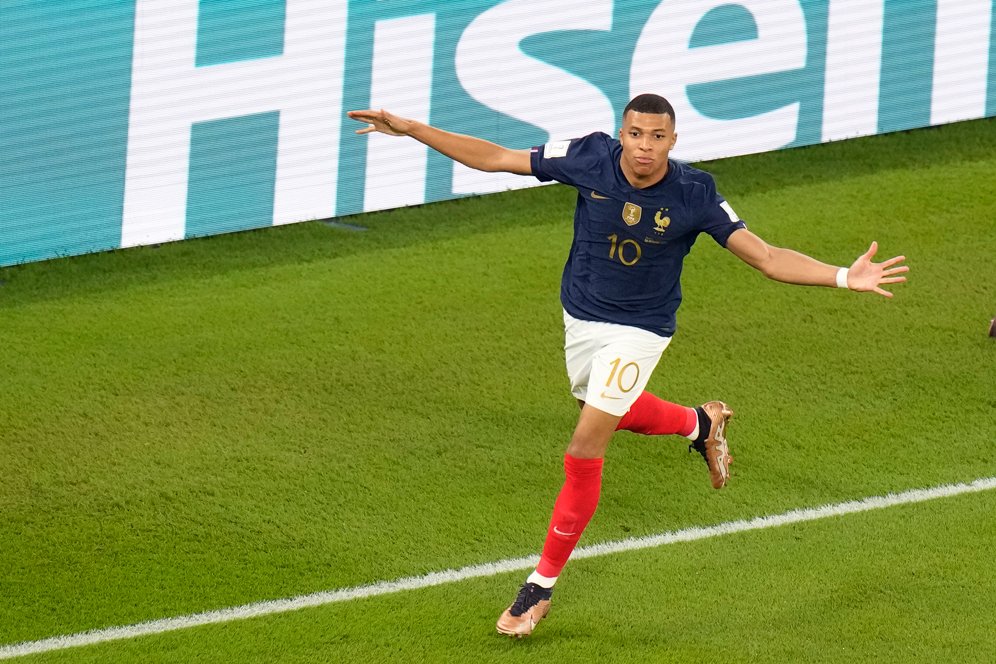 Kylian Mbappe: 23 Tahun, 2 Edisi Piala Dunia, 9 Laga, dan 7 Gol! Kylian Mbappe: 23 Tahun, 2 Edisi Piala Dunia, 9 Laga, dan 7 Gol!