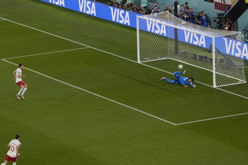 Piala Dunia 2022: Guillermo Ochoa Sudah Pelajari Penalti Robert Lewandowski Sejak Lama Piala Dunia 2022: Guillermo Ochoa Sudah Pelajari Penalti Robert Lewandowski Sejak Lama