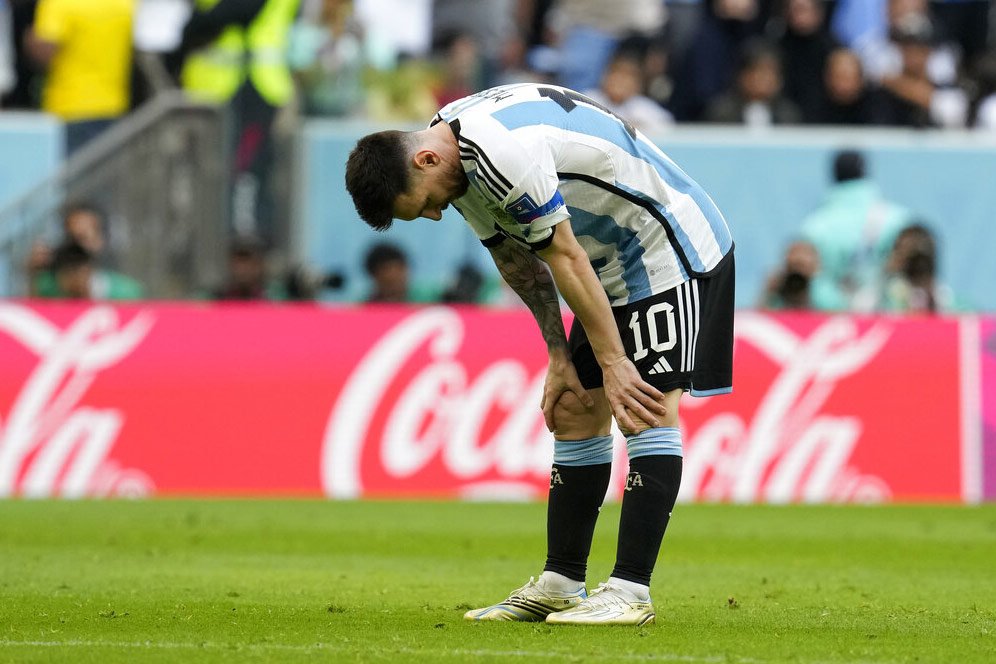 Bagaimana Suporter Arab Saudi Merayakan Kesuksesan Timnasnya 'Memanggang' Messi dan Argentina? Bagaimana Suporter Arab Saudi Merayakan Kesuksesan Timnasnya 'Memanggang' Messi dan Argentina?
