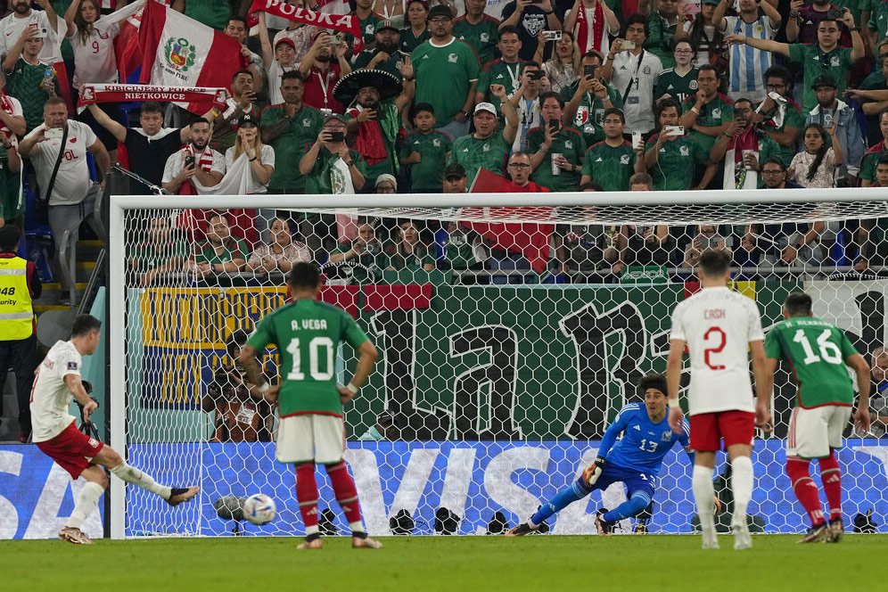 Di Hadapan Ochoa Mode Piala Dunia, Lewandowski pun Sakit Kepala Di Hadapan Ochoa Mode Piala Dunia, Lewandowski pun Sakit Kepala