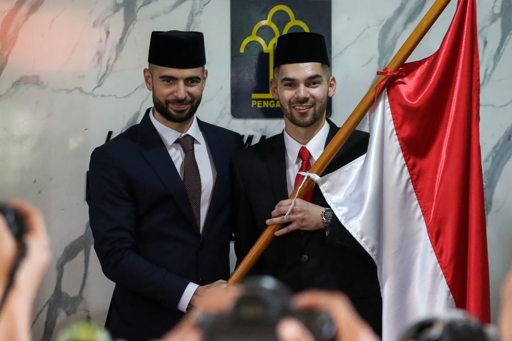 Sandy Walsh & Jordi Amat Resmi Jadi WNI, Netizen: Paslon 2024, Siap-siap Fotocopy E-KTP, Ditunggu di AFF 2022 Sandy Walsh & Jordi Amat Resmi Jadi WNI, Netizen: Paslon 2024, Siap-siap Fotocopy E-KTP, Ditunggu di AFF 2022