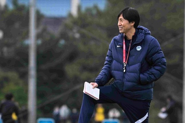 Profil Pelatih: Takayuki Nishigaya Profil Pelatih: Takayuki Nishigaya