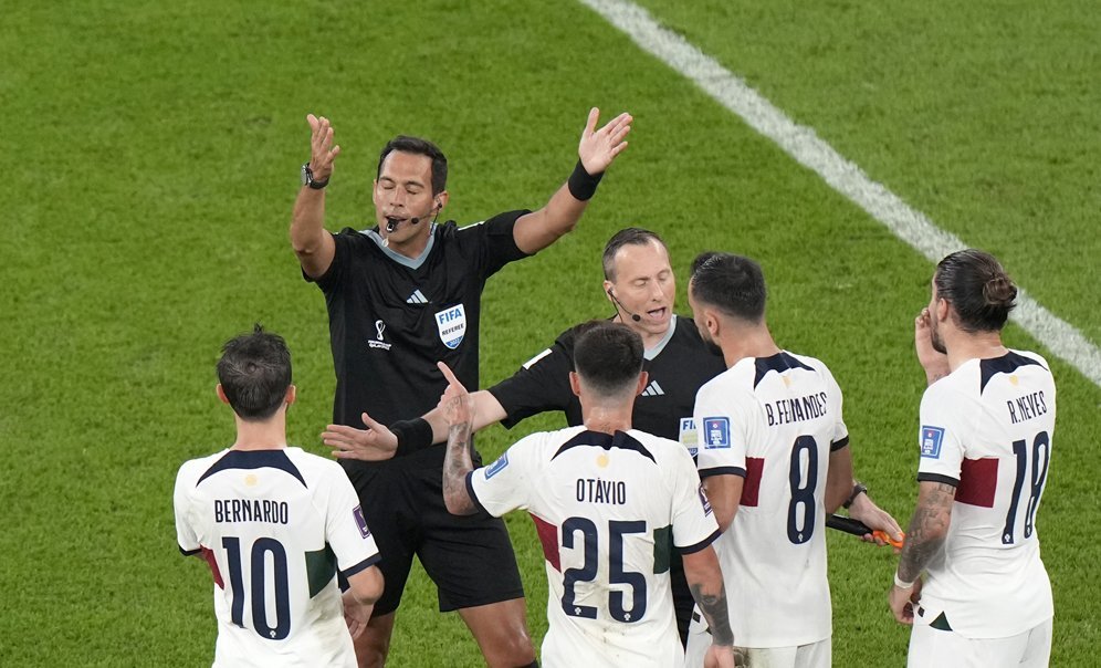 Wasit-wasit 8 Besar Piala Dunia 2022: Benarkah Ada Konspirasi Lionel Messi dan Argentina Juara? Wasit-wasit 8 Besar Piala Dunia 2022: Benarkah Ada Konspirasi Lionel Messi dan Argentina Juara?