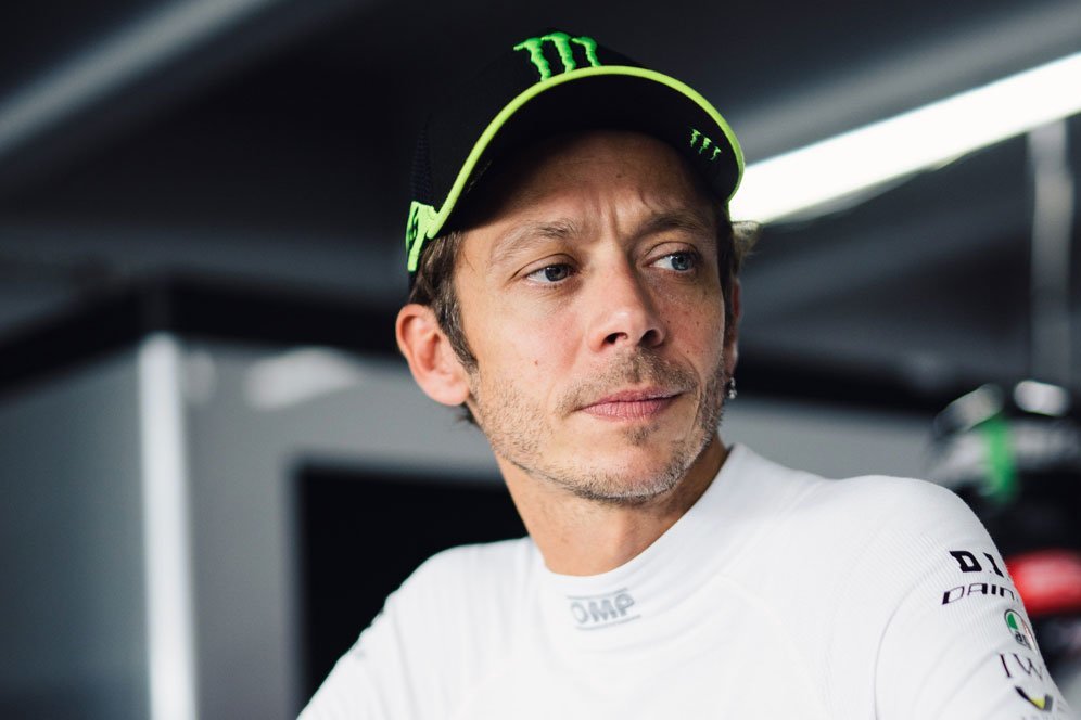 Valentino Rossi Resmi Jadi Pembalap Baru BMW, Terikat Kontrak Pabrikan! Valentino Rossi Resmi Jadi Pembalap Baru BMW, Terikat Kontrak Pabrikan!