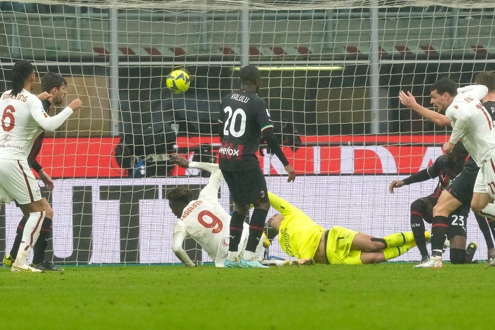 5 Pelajaran dari Duel AC Milan vs AS Roma: Mau Scudetto Lagi Nggak Sih? 5 Pelajaran dari Duel AC Milan vs AS Roma: Mau Scudetto Lagi Nggak Sih?