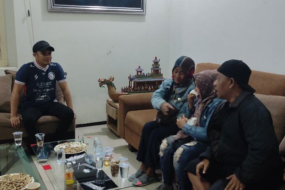 Keluarga Korban Tragedi Kanjuruhan Minta Arema FC Urung Bubar Keluarga Korban Tragedi Kanjuruhan Minta Arema FC Urung Bubar