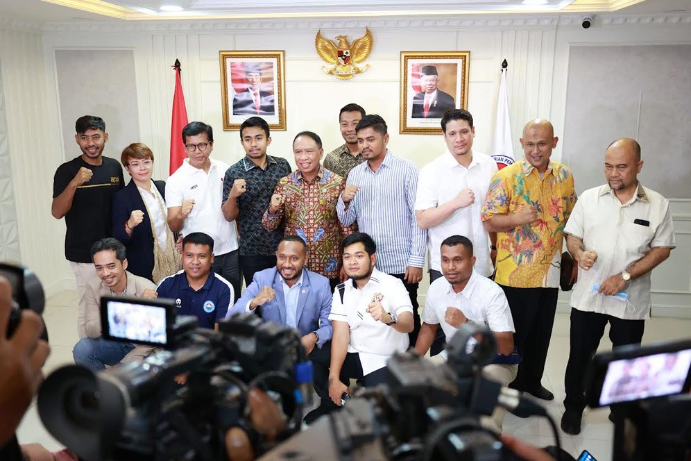 Terima Audiensi Perwakilan Klub, Menpora Janji Carikan Jalan Keluar Soal Kelanjutan Liga 2 2022/2023 Terima Audiensi Perwakilan Klub, Menpora Janji Carikan Jalan Keluar Soal Kelanjutan Liga 2 2022/2023