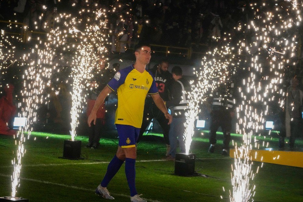 Emang Gokil! Cristiano Ronaldo Sudah Pecahkan Sederet Rekor Sejak Gabung Al Nassr, Padahal Belum Main Emang Gokil! Cristiano Ronaldo Sudah Pecahkan Sederet Rekor Sejak Gabung Al Nassr, Padahal Belum Main