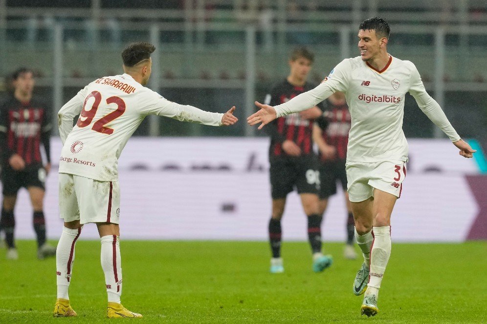 AC Milan Buang Keunggulan 2 Gol Lawan AS Roma, Imbang Rasa Kalah, Gak Mau Kalah Sama Tetangga AC Milan Buang Keunggulan 2 Gol Lawan AS Roma, Imbang Rasa Kalah, Gak Mau Kalah Sama Tetangga