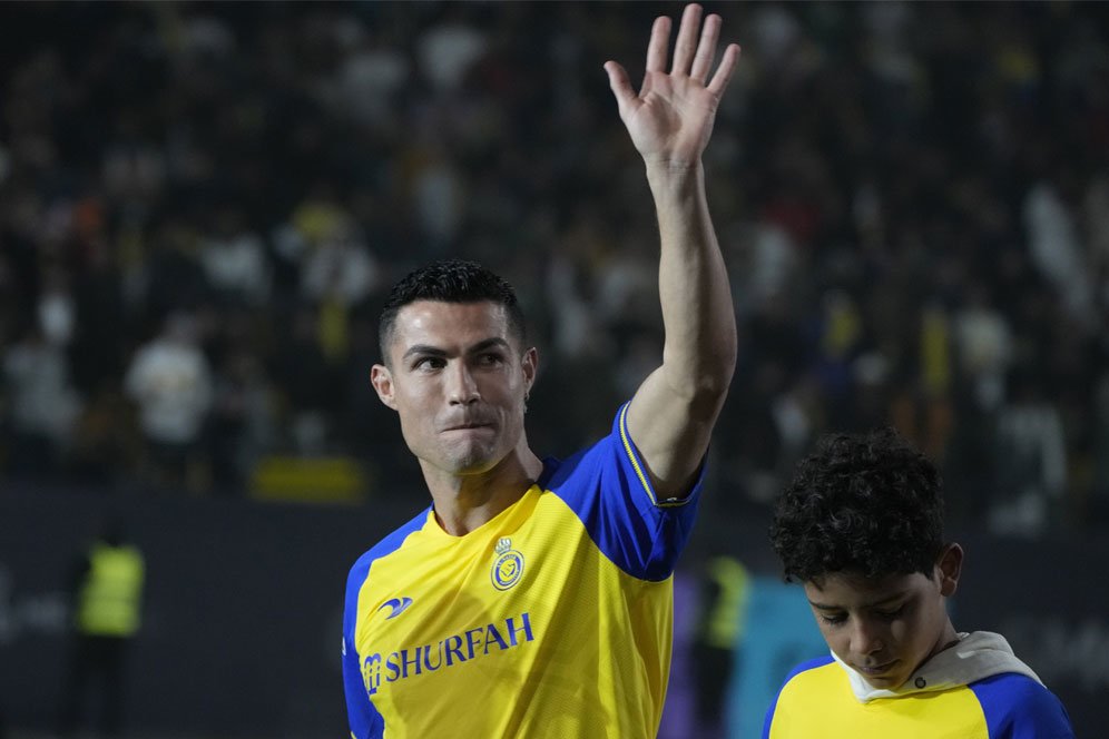 Sanksi Banting HP Fans Everton Berlaku di Arab Saudi, Debut Cristiano Ronaldo di Al Nassr Tertunda Sanksi Banting HP Fans Everton Berlaku di Arab Saudi, Debut Cristiano Ronaldo di Al Nassr Tertunda