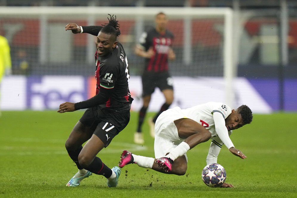 Angin Sejuk Bagi Milan, Emerson Ingin Main di San Siro Angin Sejuk Bagi Milan, Emerson Ingin Main di San Siro