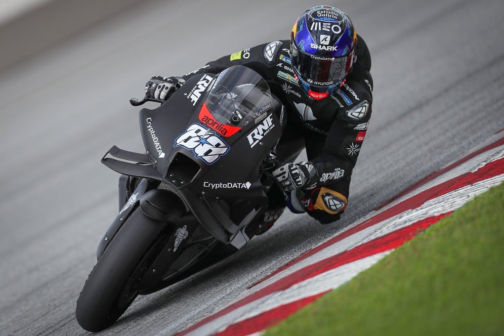 Miguel Oliveira Akhirnya Dapat Motor Aprilia Spek Pabrikan di MotoGP 2024 Miguel Oliveira Akhirnya Dapat Motor Aprilia Spek Pabrikan di MotoGP 2024