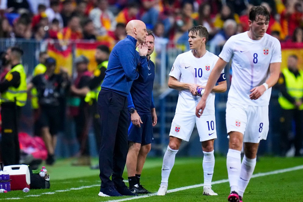 Arogan! Pelatih Norwegia Mencak-mencak Tekel Rodri ke Odegaard Tidak Diganjar Penalti Arogan! Pelatih Norwegia Mencak-mencak Tekel Rodri ke Odegaard Tidak Diganjar Penalti