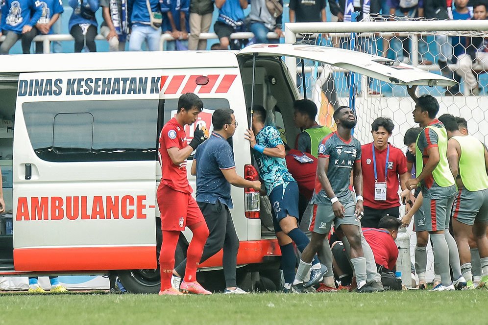 4 Fakta di Balik Insiden Kolapsnya Ricki Ariansyah dalam Duel PSIS Semarang vs Madura United 4 Fakta di Balik Insiden Kolapsnya Ricki Ariansyah dalam Duel PSIS Semarang vs Madura United