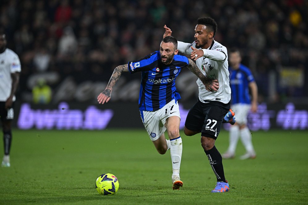 Marcelo Brozovic Bimbang antara Pilih Al Nassr atau Barcelona Marcelo Brozovic Bimbang antara Pilih Al Nassr atau Barcelona