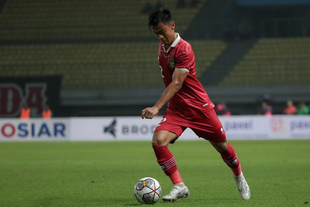7 Meme Kocak Tendangan Pratama Arhan di Laga Filipina vs Timnas Indonesia: Keliling Dunia hingga Sampai Bulan!