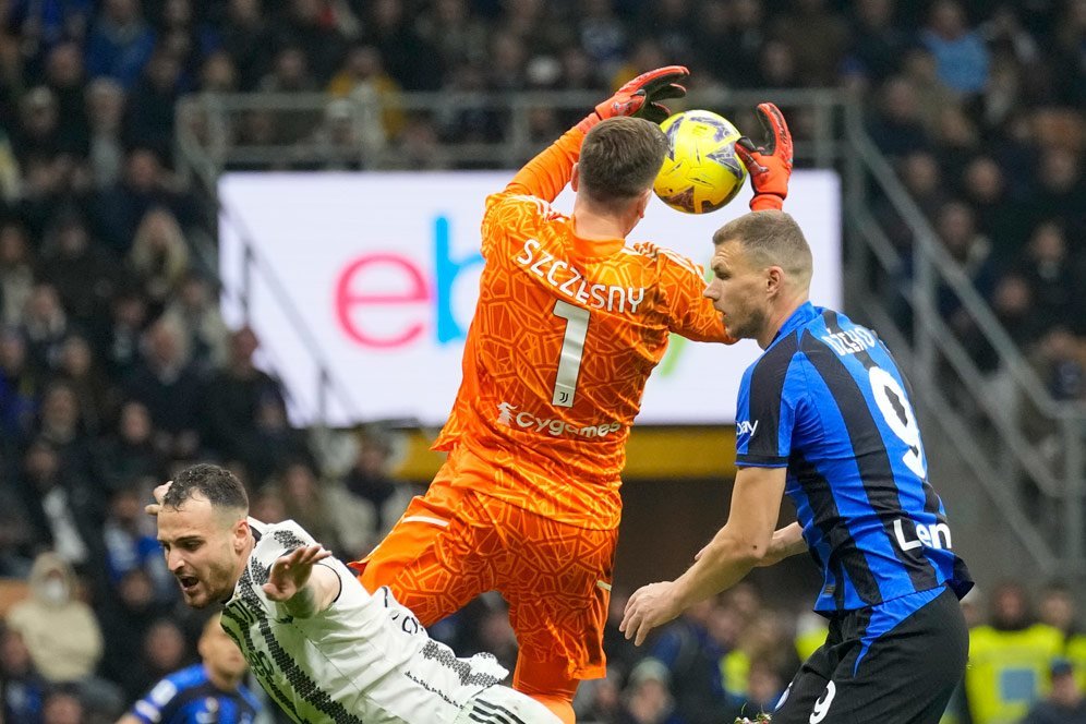 Deja Vu di Bawah Mistar: Wojciech Szczesny Mengadang Inter Sekali Lagi Deja Vu di Bawah Mistar: Wojciech Szczesny Mengadang Inter Sekali Lagi