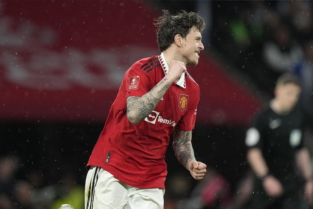 Beda dengan Lindelof