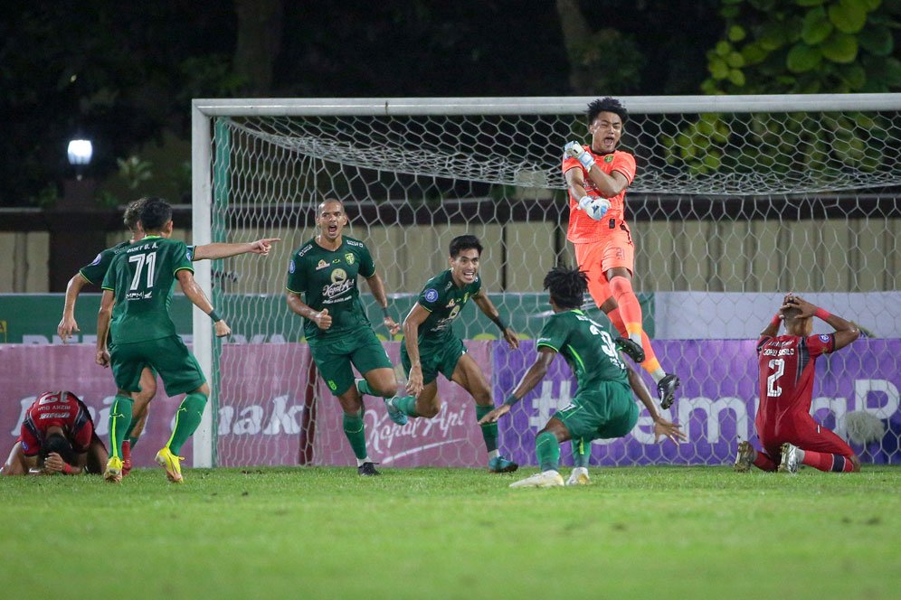 Persebaya vs Arema FC 1-0: Ernando Ari Ungkap Rahasia Gagalkan Penalti Rizky Dwi Persebaya vs Arema FC 1-0: Ernando Ari Ungkap Rahasia Gagalkan Penalti Rizky Dwi