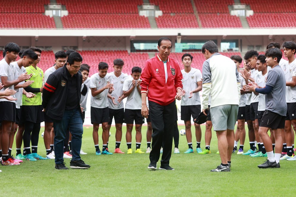 Zainudin Amali Jelaskan Konsep Jokowi soal Para Pemain Timnas Indonesia U-20 Gabung Jadi Satu Tim untuk Main di BRI Liga 1 Zainudin Amali Jelaskan Konsep Jokowi soal Para Pemain Timnas Indonesia U-20 Gabung Jadi Satu Tim untuk Main di BRI Liga 1