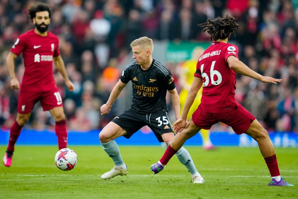 Mengapa AC Milan Tunda Pembicaraan Transfer Zinchenko? Mengapa AC Milan Tunda Pembicaraan Transfer Zinchenko?