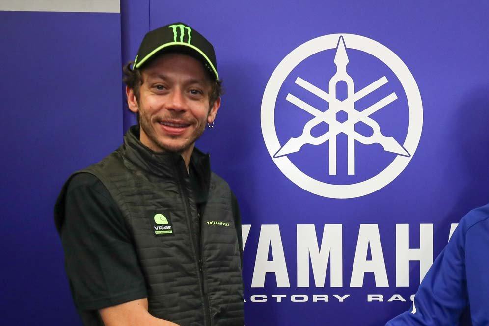 Valentino Rossi Sepakat Pindahkan Skuadnya ke Yamaha di MotoGP 2025-2026? Valentino Rossi Sepakat Pindahkan Skuadnya ke Yamaha di MotoGP 2025-2026?