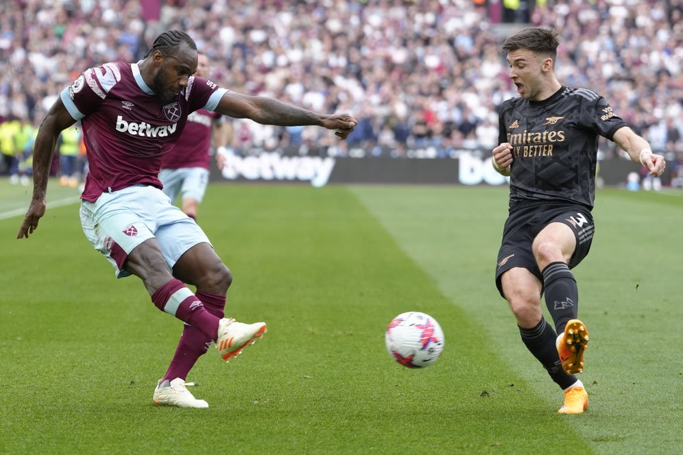 Manchester City Bajak Pemain Arsenal Ini? Manchester City Bajak Pemain Arsenal Ini?