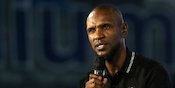 VIDEO: Legenda Barcelona, Eric Abidal, Salat Maghrib Berjamaah Bareng Penggawa Timnas Indonesia U-16 VIDEO: Legenda Barcelona, Eric Abidal, Salat Maghrib Berjamaah Bareng Penggawa Timnas Indonesia U-16