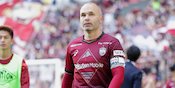 Momen Andres Iniesta Minta Jersei Gavi sebelum Laga Vissel Kobe vs Barcelona