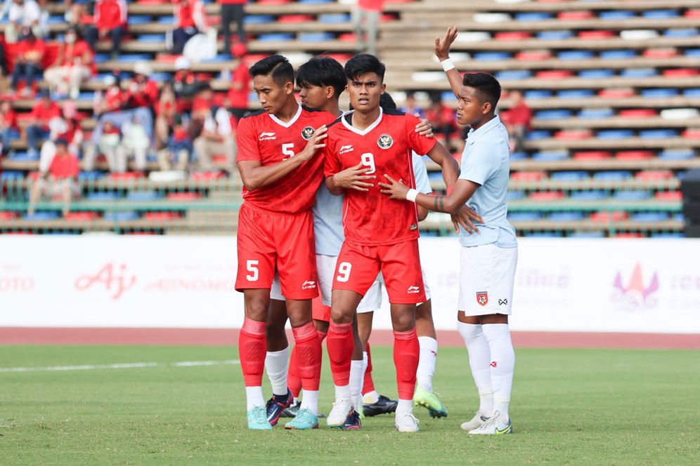 Momen-momen Menarik Indonesia U-22 vs Myanmar di SEA Games 2023: Ridho Bikin Coach Indra Kesel, Voli & Liukan Penalti Marselino Momen-momen Menarik Indonesia U-22 vs Myanmar di SEA Games 2023: Ridho Bikin Coach Indra Kesel, Voli & Liukan Penalti Marselino