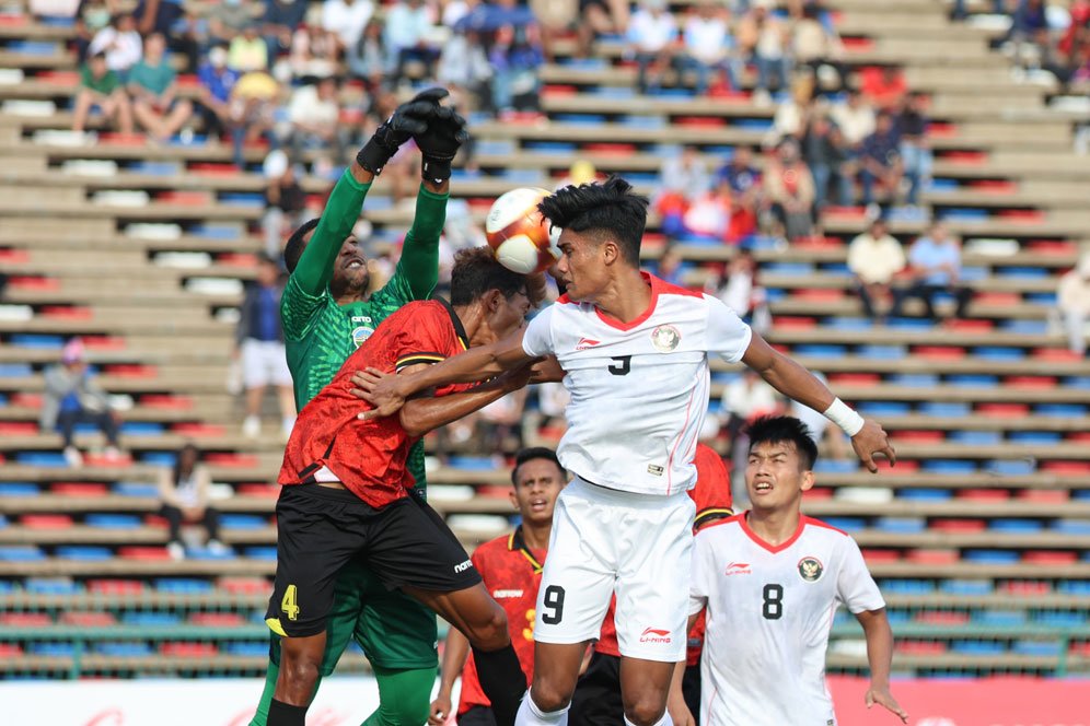 Momen-momen Menarik Duel Timor Leste vs Indonesia U-22 di SEA Games 2023: Pratama Arhan Tumbangkan Luis Figo, Komplain Sananta ke Fajar Momen-momen Menarik Duel Timor Leste vs Indonesia U-22 di SEA Games 2023: Pratama Arhan Tumbangkan Luis Figo, Komplain Sananta ke Fajar