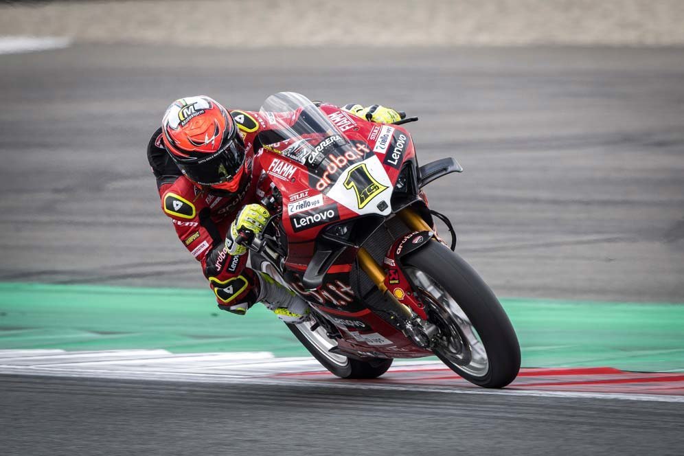 Hasil FP3 WorldSBK Inggris: Alvaro Bautista Kalahkan Catatan Waktu Toprak Razgatlioglu Hasil FP3 WorldSBK Inggris: Alvaro Bautista Kalahkan Catatan Waktu Toprak Razgatlioglu