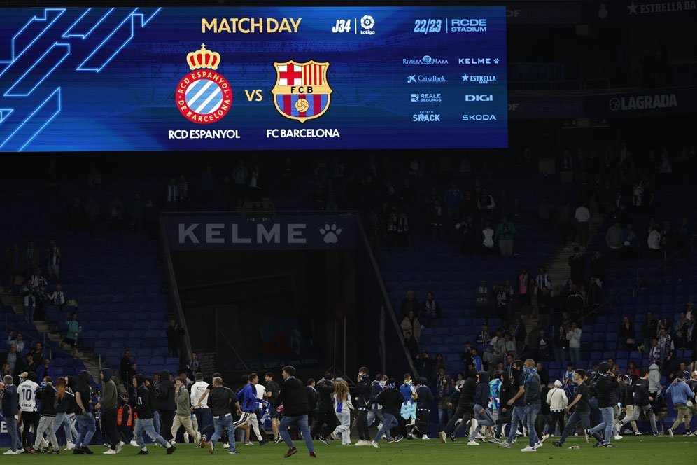 CEO Espanyol Meminta Maaf Setelah Suporter Invasi Lapangan CEO Espanyol Meminta Maaf Setelah Suporter Invasi Lapangan